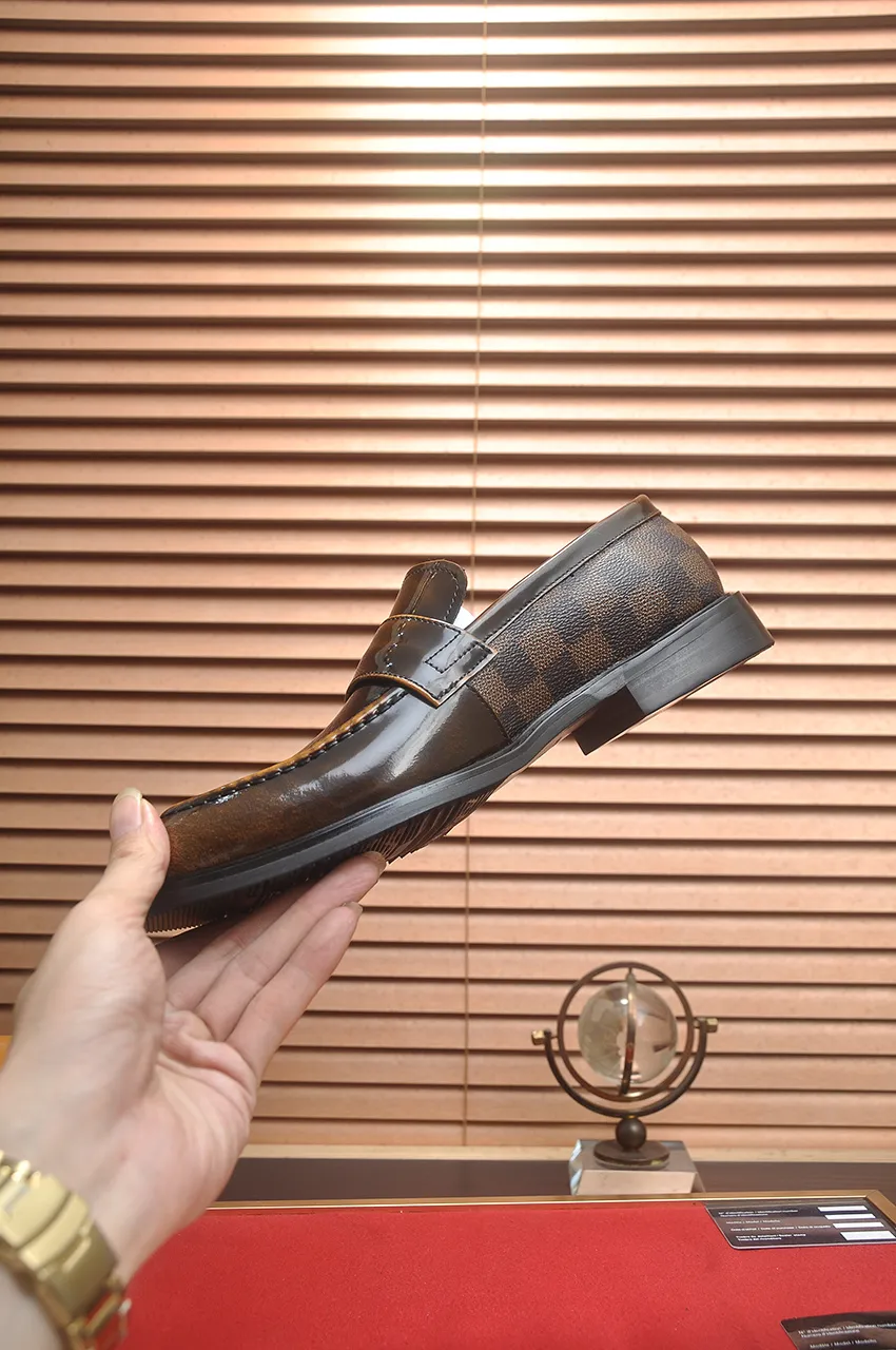 Men's men's shoes 💰460💶 [LV] (original single cowhide lining) 🍀LV's latest genuine leather business suit shoes are launched simultaneously on the official website. The first-layer cowhide imported from Italy is made of heavy gold, 💥1:1 rubber outsole from the official website. Versatile to wear, high-end without losing class, and the color combination is extraordinary. This four-season style is alluring when worn on your feet, showing off your big-name flair. Standard code 38-45 (45 customized)
